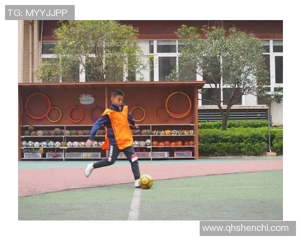 小男孩追梦足球场向明星迈进的成长故事