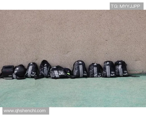 足球明星手包的时尚魅力与实用性探秘 足球明星手包的时尚魅力与实用性探秘