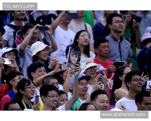 足球明星背景板下的精彩瞬间与球迷的热情互动